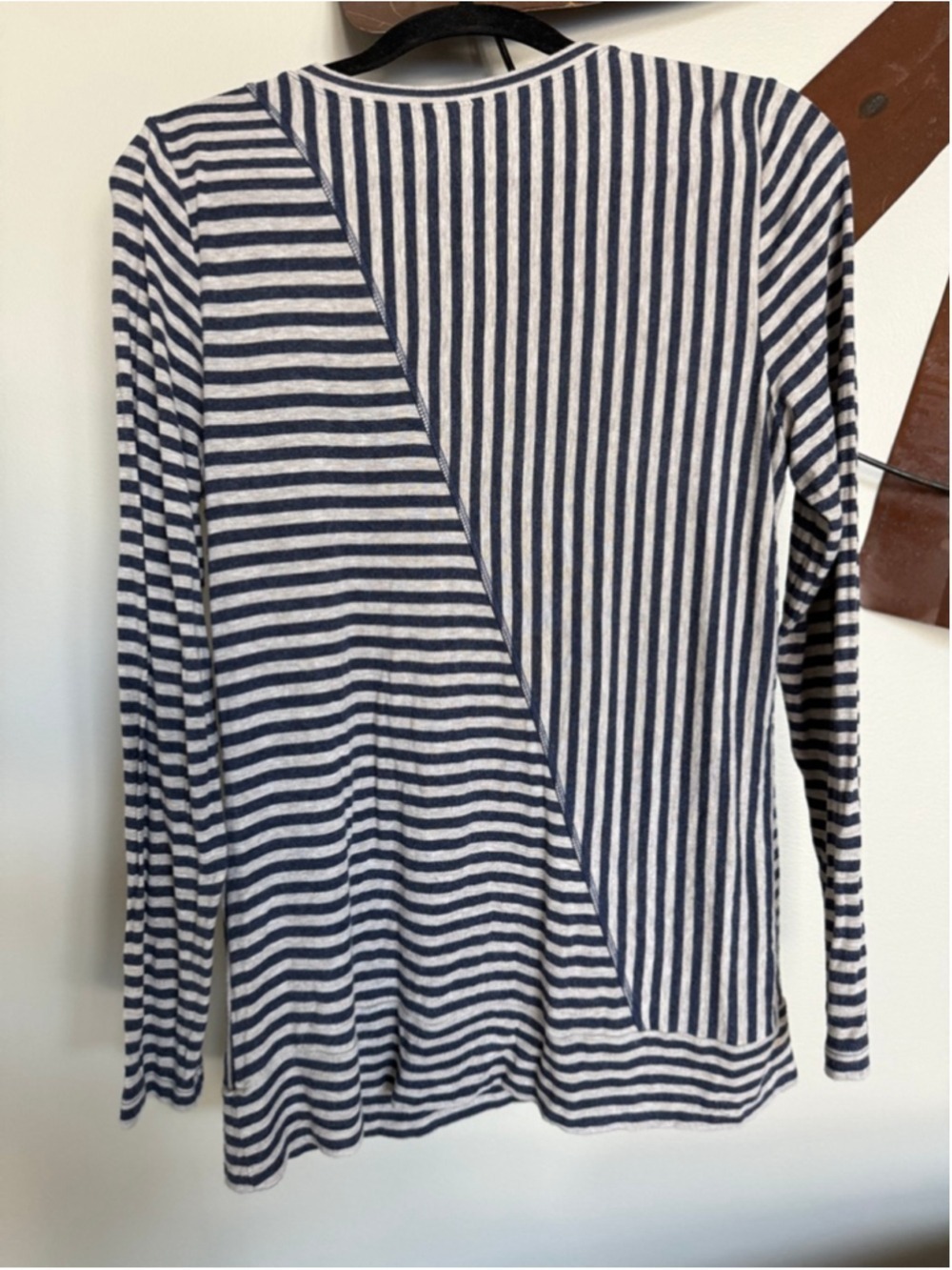 Cabi Ernest Top #3228 Size M - Picture 2 of 4